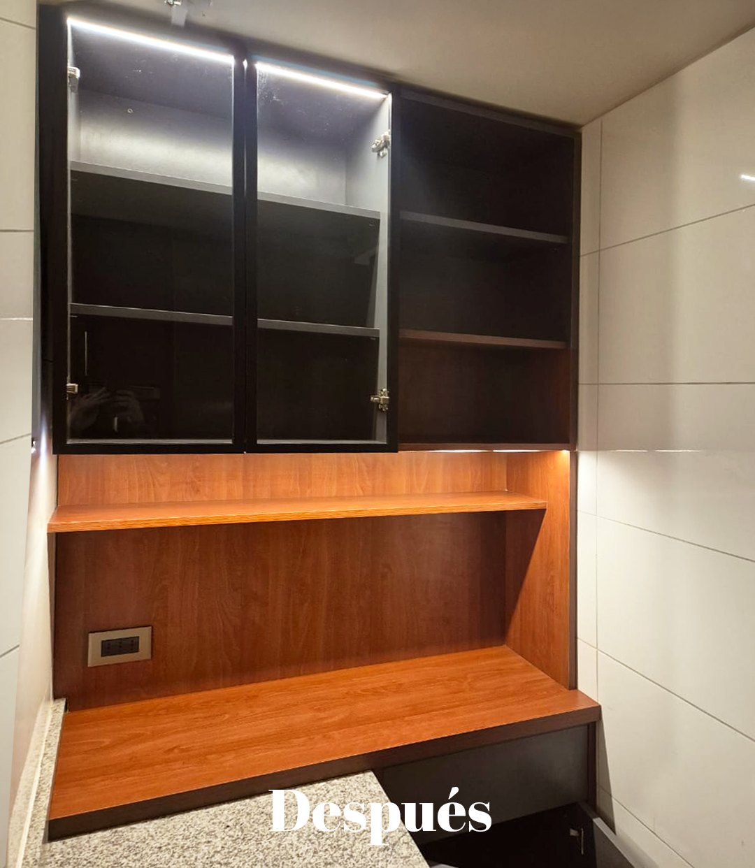 Después — Mueble de guardado con vitrina iluminada, fabricado por Pamparana Muebles