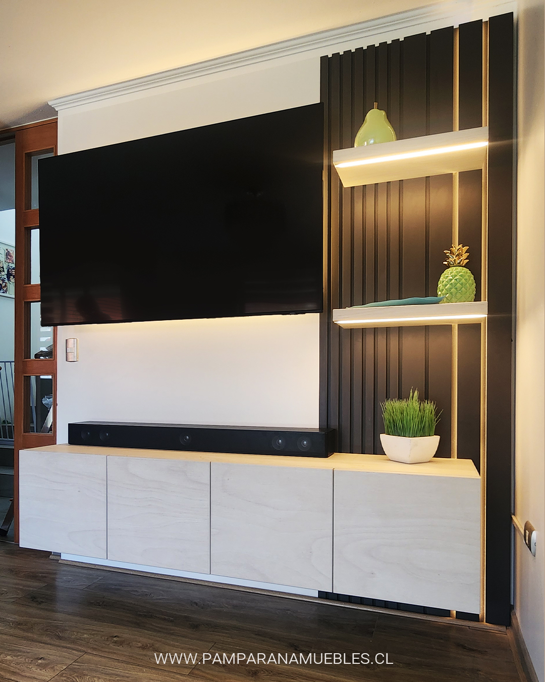 Mueble mural de TV en madera oscura